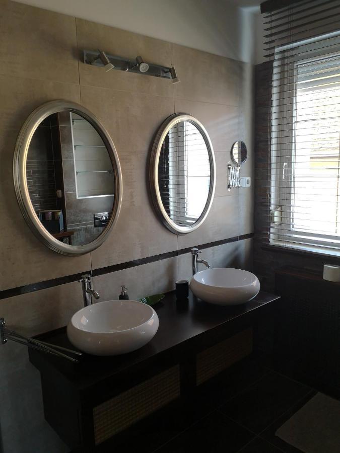 Hotello Apartmanhaz Es Panzio زالاجيرسيج المظهر الخارجي الصورة