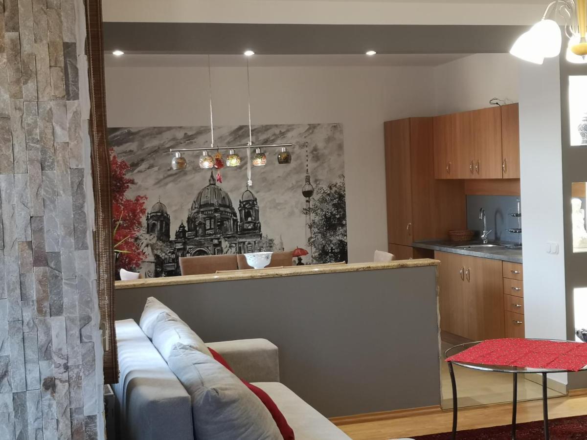 Hotello Apartmanhaz Es Panzio زالاجيرسيج المظهر الخارجي الصورة