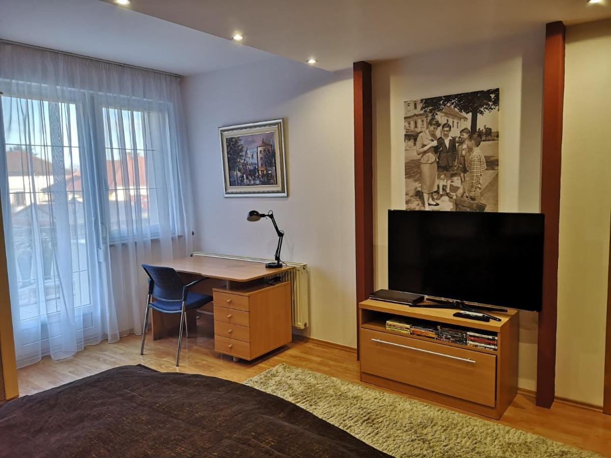 Hotello Apartmanhaz Es Panzio زالاجيرسيج المظهر الخارجي الصورة