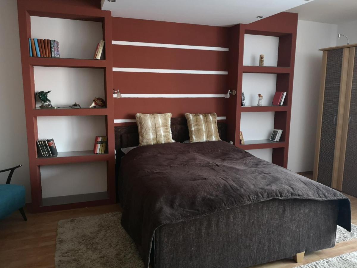 Hotello Apartmanhaz Es Panzio زالاجيرسيج المظهر الخارجي الصورة