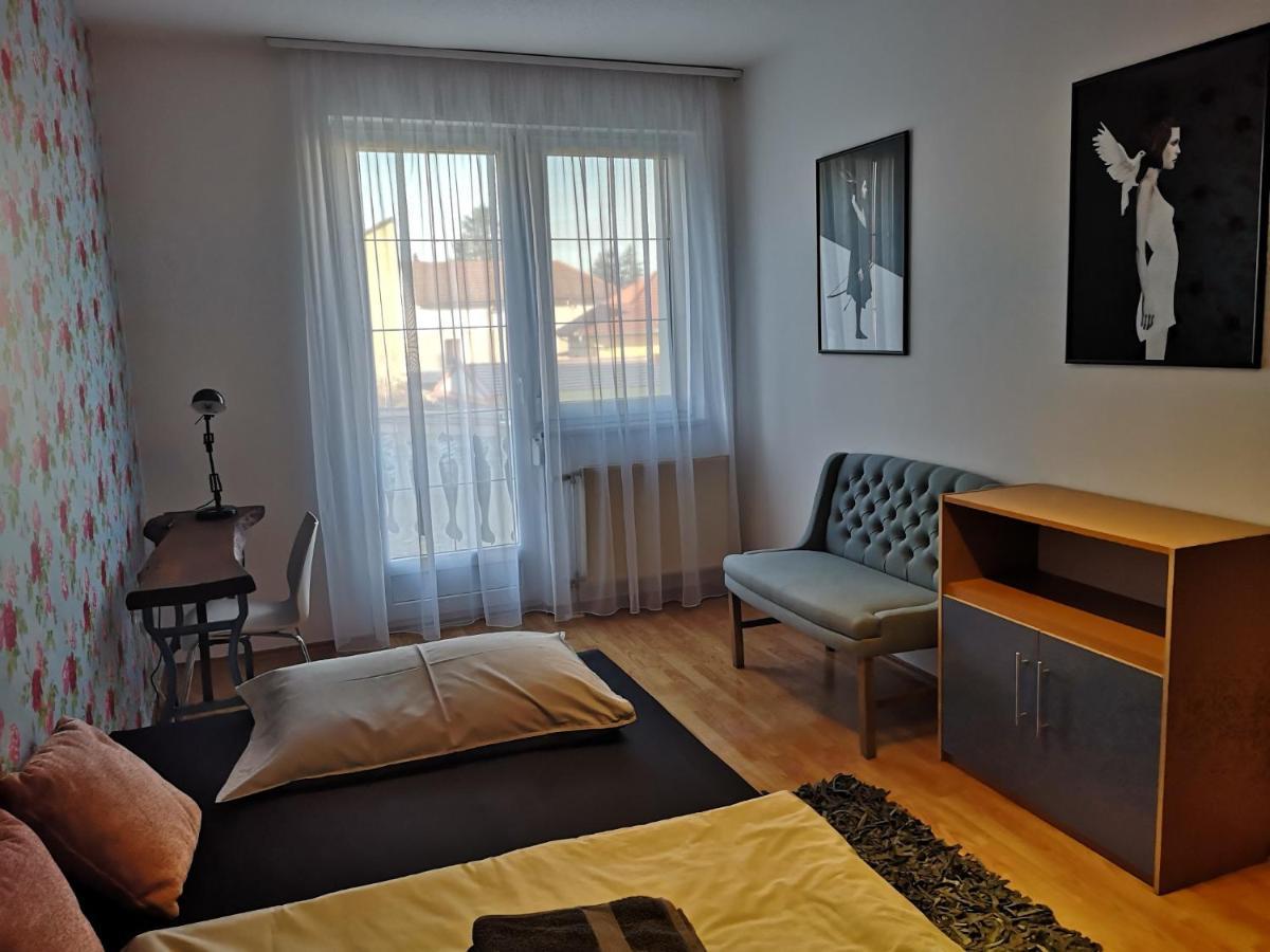 Hotello Apartmanhaz Es Panzio زالاجيرسيج المظهر الخارجي الصورة