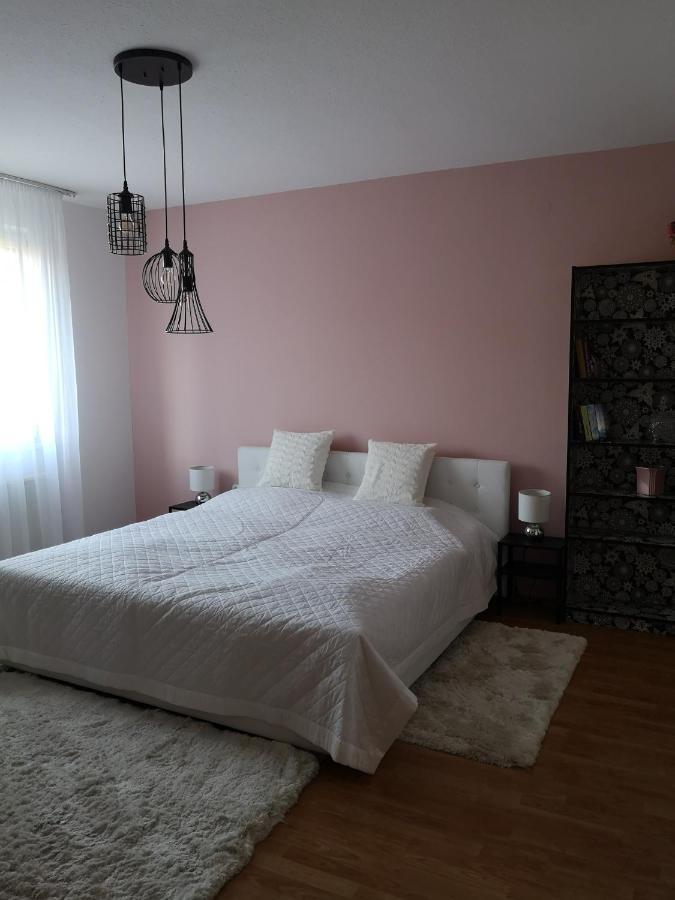 Hotello Apartmanhaz Es Panzio زالاجيرسيج المظهر الخارجي الصورة
